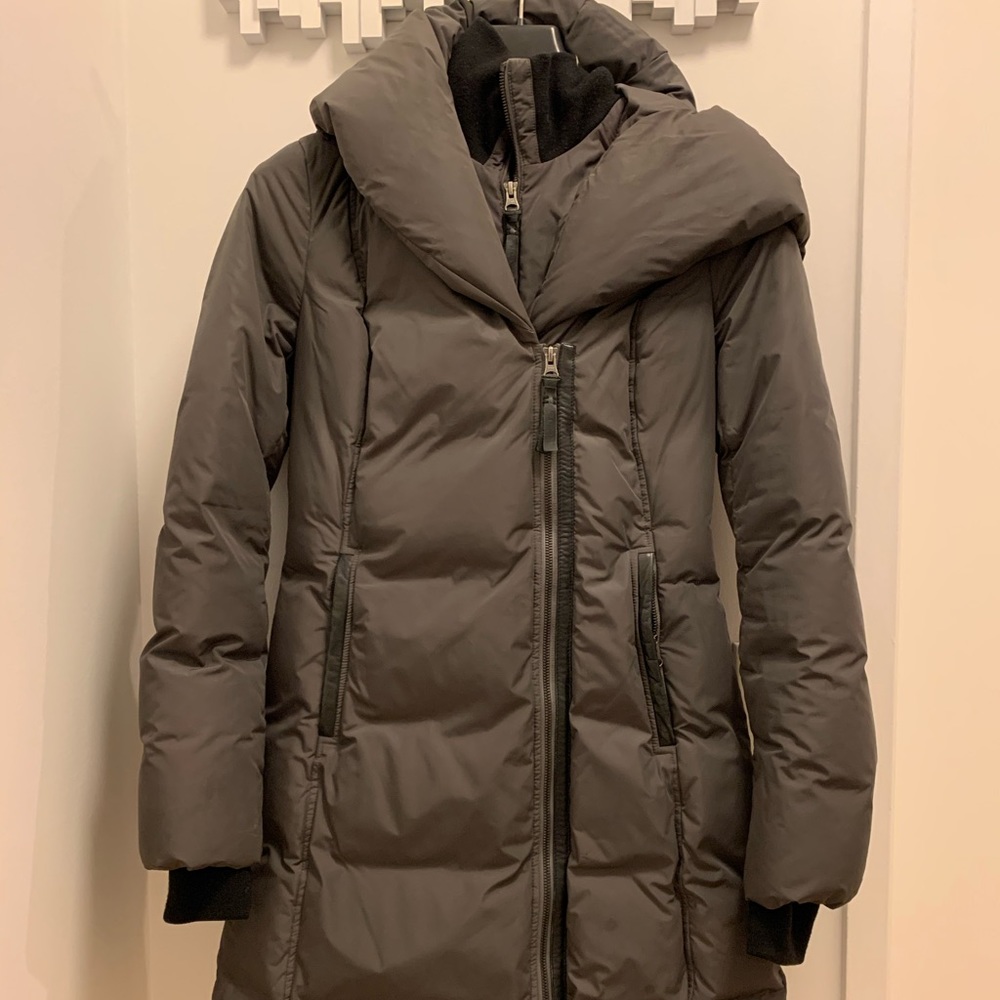 Mackage asymmetrical leather trim puffer size S